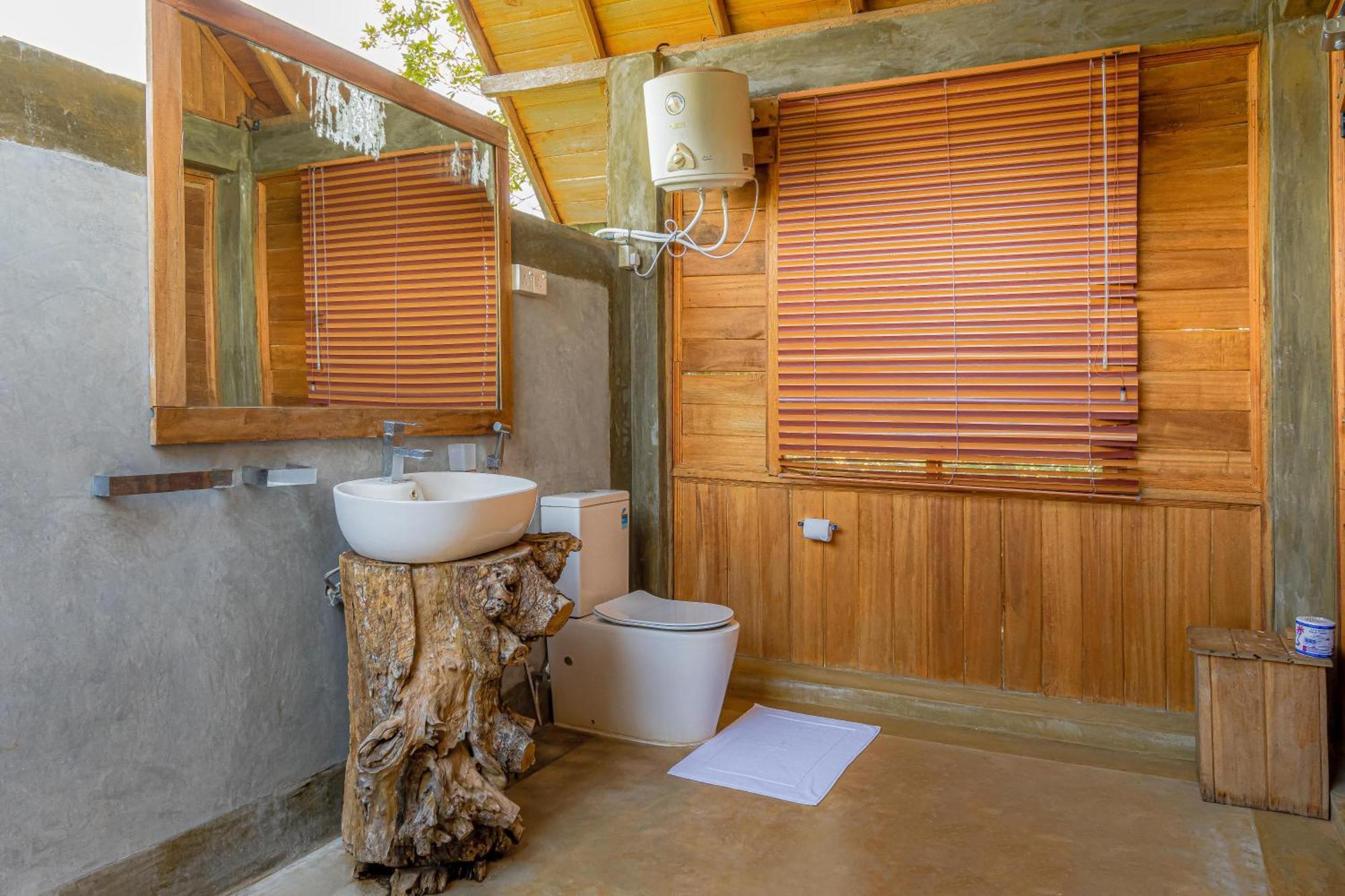 Rock Shade Chalet- *